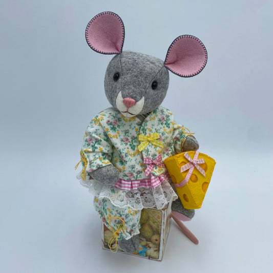 Cottage Mouse PDF Pattern and Video Tutorial Workshop